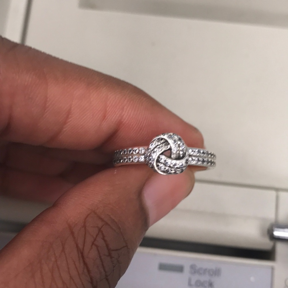 Pandora love knot ring comes with box